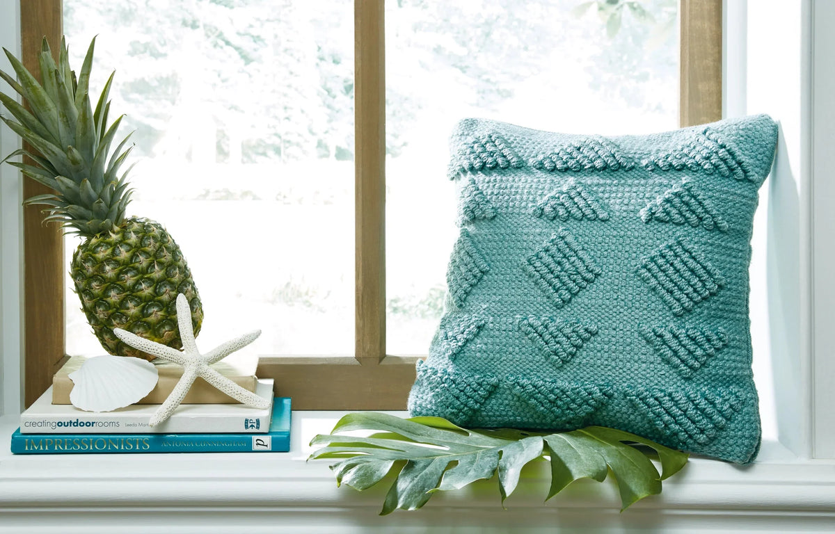 Pillows & Throws