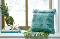 Pillows & Throws